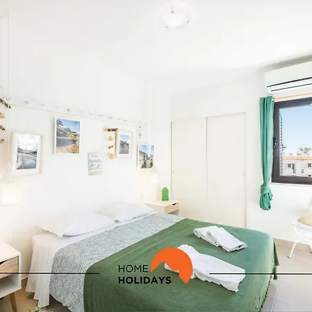 #006 Foxy D By Holidays