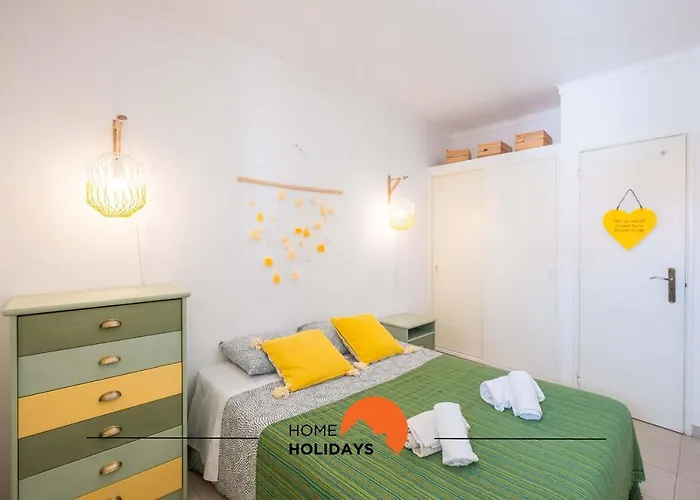 #006 Foxy D By Holidays