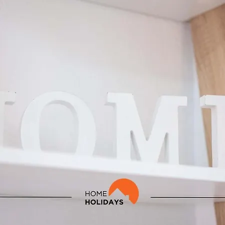 #006 Foxy D By Holidays *